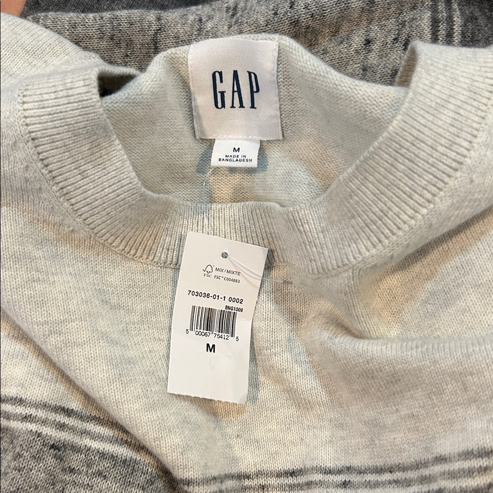Gap Men’s Size Medium‎ Colorblock Crewneck Sweater NWT - Picture 3 of 4